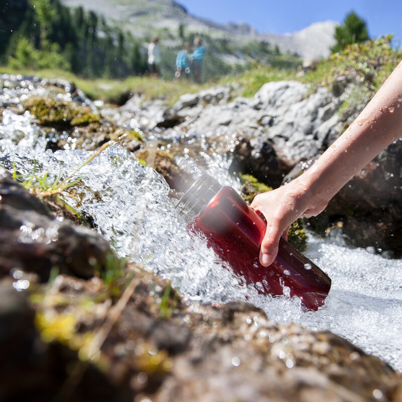 Wasser nachfüllen am Fluss | © Filz Alex - TVB Kronplatz