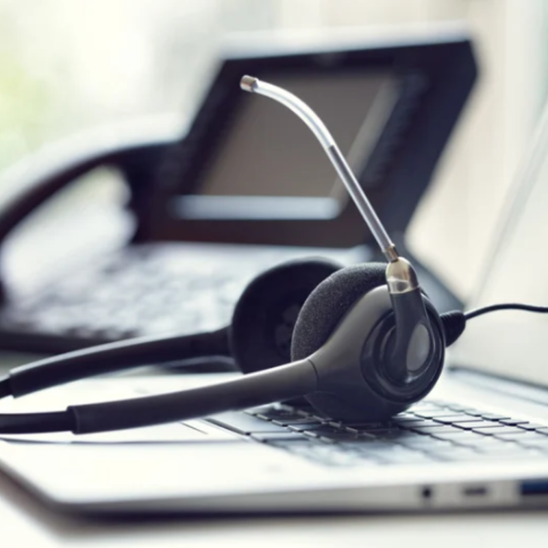 Headset - Büro | © Getty Images Pro - BrianAJackson