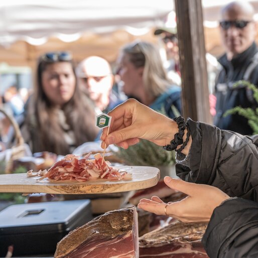 Viel Speck wurde beim Speckfest verkostet. | © Gianvito Coco