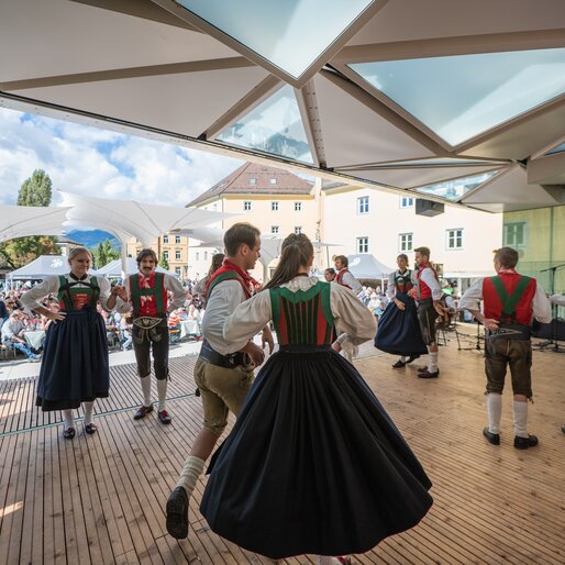 Die Volkstanzgruppe beim Speckfest in Bruneck. | © Gianvito Coco